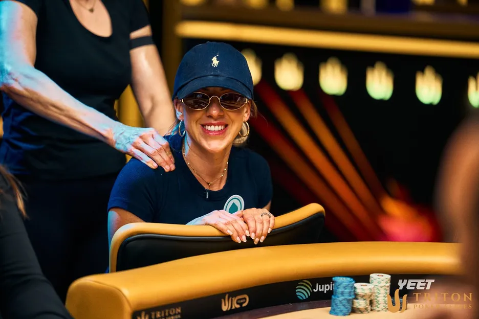 El Fold del Siglo: Kristen Foxen foldea Reyes preflop en la mesa final del Triton Main Event