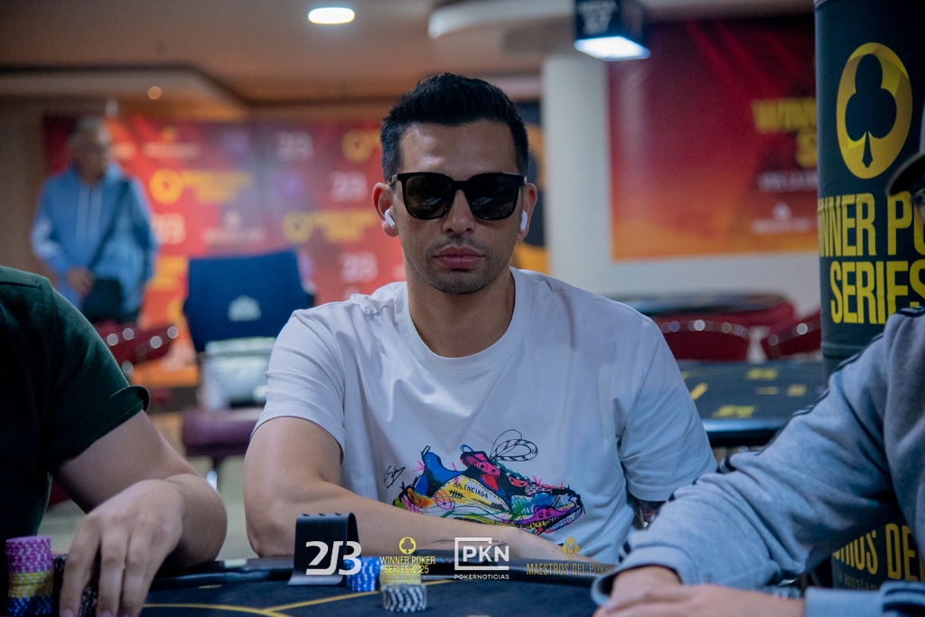 Castillo y Palau salen al frente en el Día 2 de la cátedra más costosa entre los Maestros del Poker