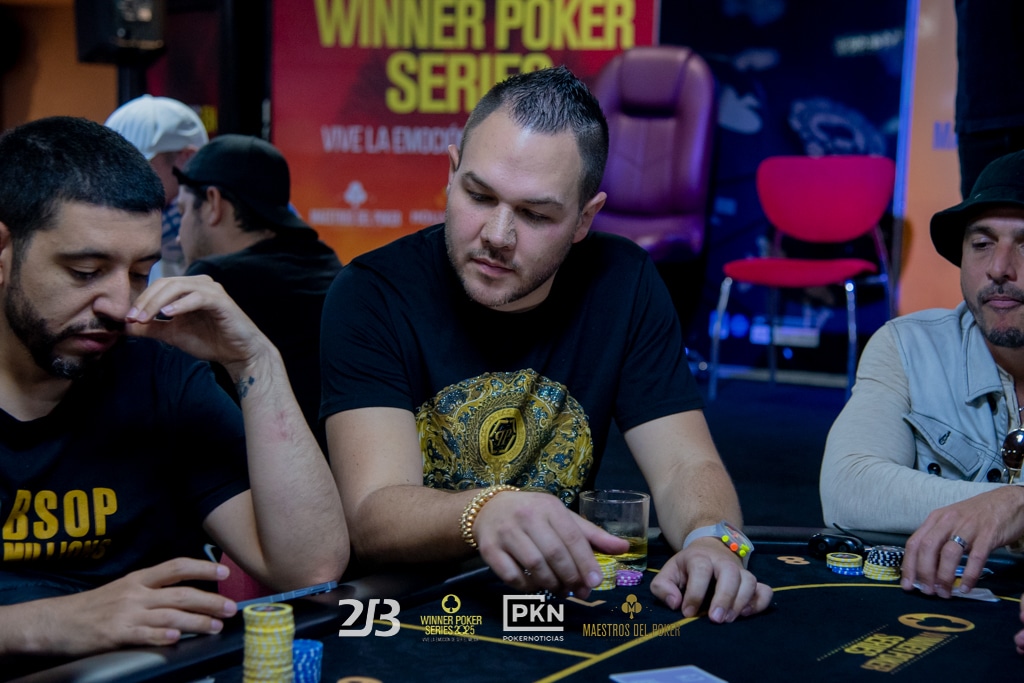 Castillo y Palau salen al frente en el Día 2 de la cátedra más costosa entre los Maestros del Poker