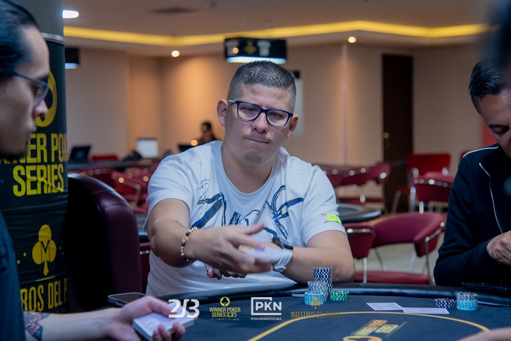 Chacón ganó el pulso por el bono de chipleader en un primer vuelo con mucha acción en el Hollywood