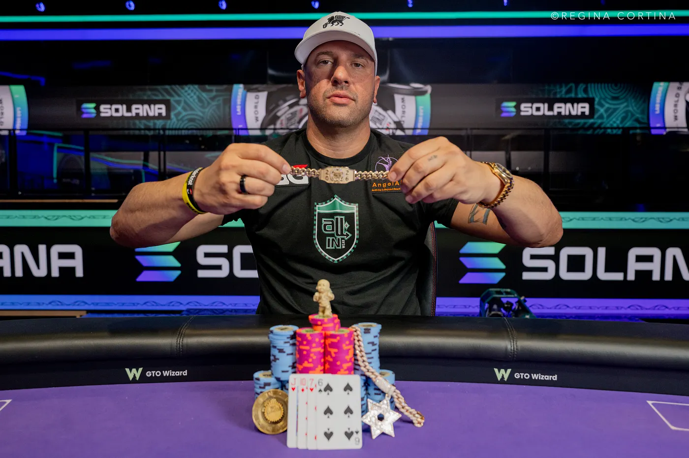 Michael Mizrachi completa la hazaña: su noveno brazalete lo sienta en la mesa de las leyendas