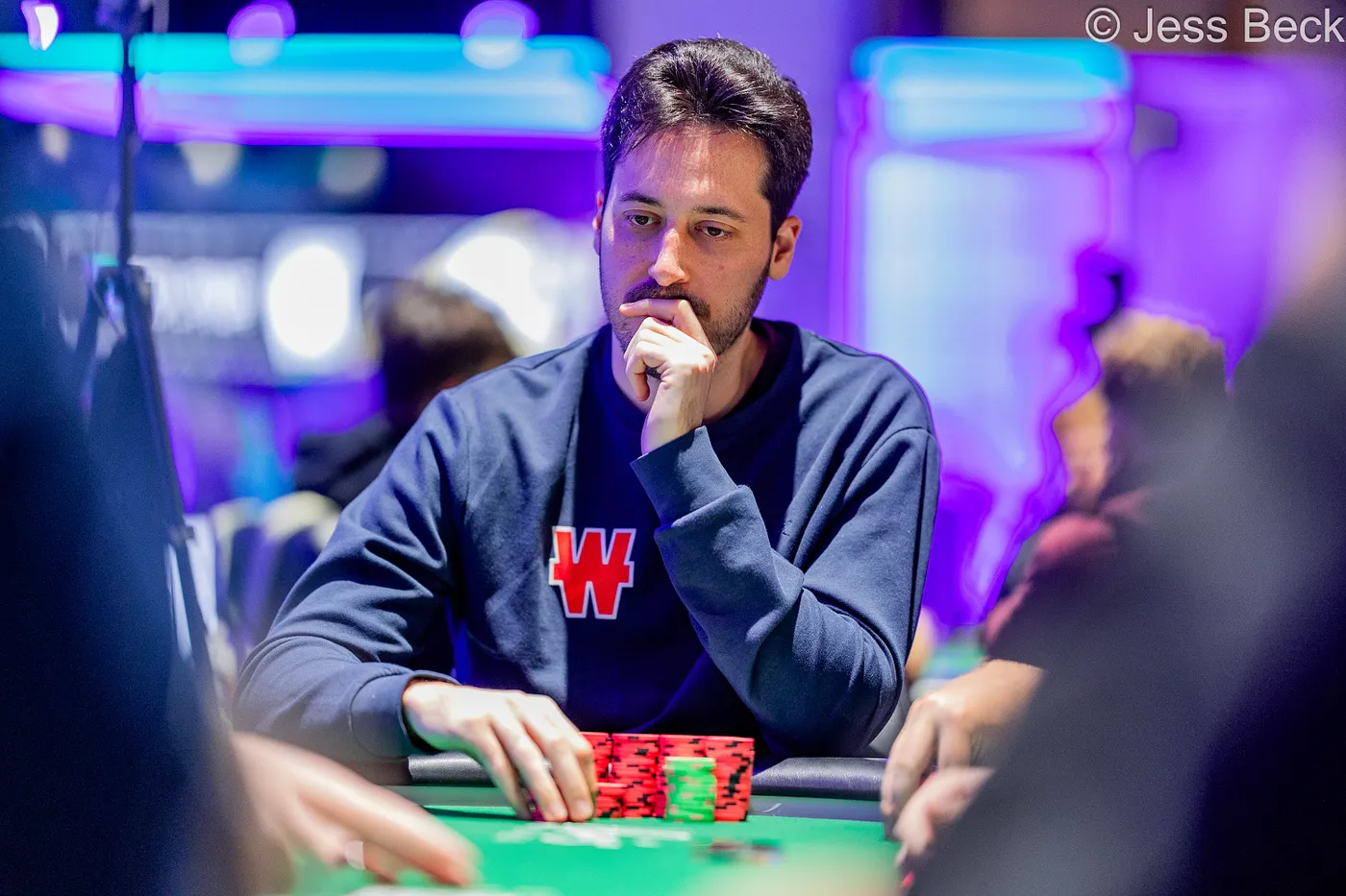 El invicto se rompe: Adrián Mateos cae en su primer mano a mano por un brazalete en la WSOP 2026