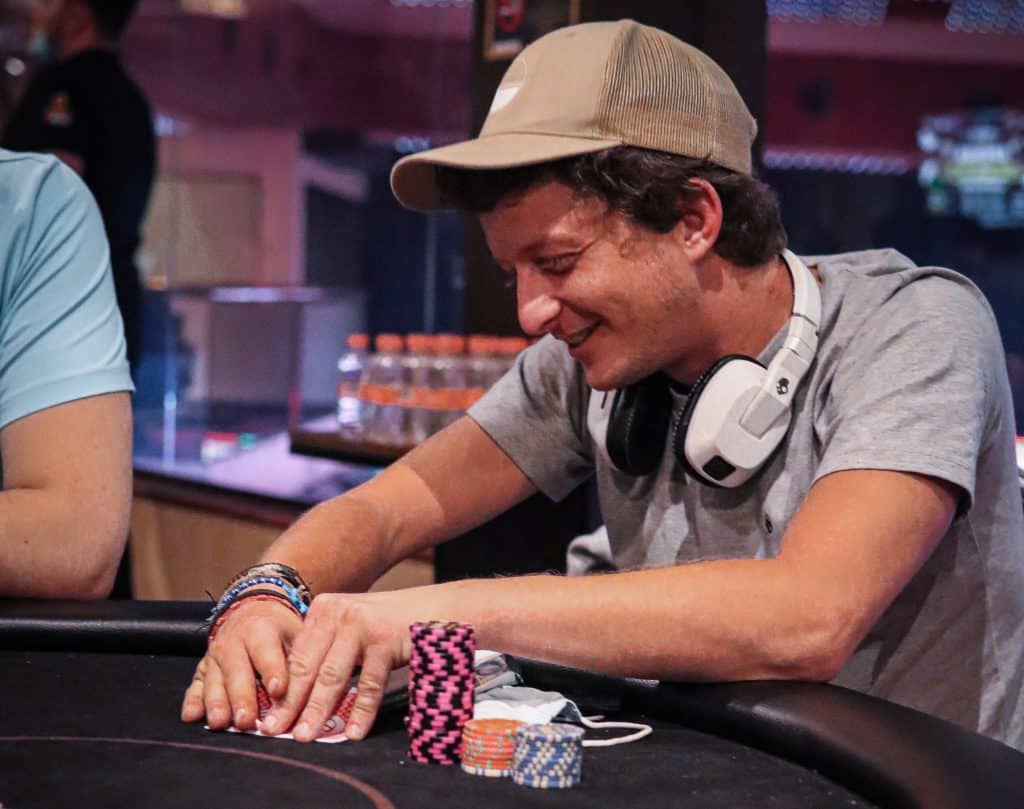 Elola tomó el control por los locales en el inicio del Opener del Palace Poker Fest