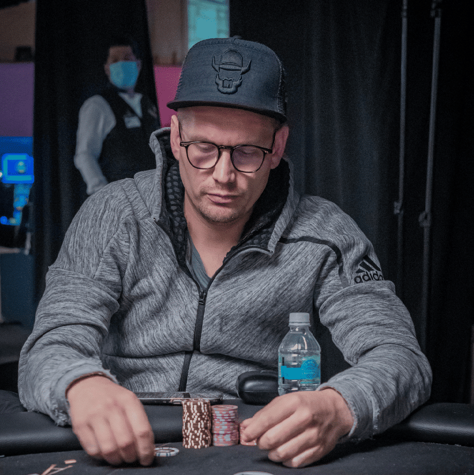 Solorio dio los mejores golpes para quedarse con el trofeo del Knockout DeepStack