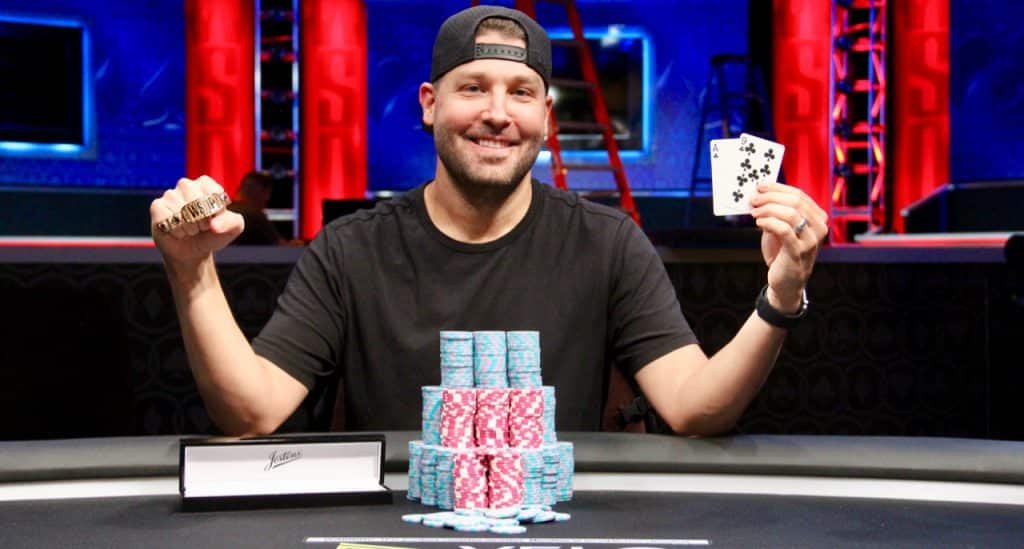 Strauss se estrenó en el club de los 6 dígitos, justo con un brazalete de las WSOP online
