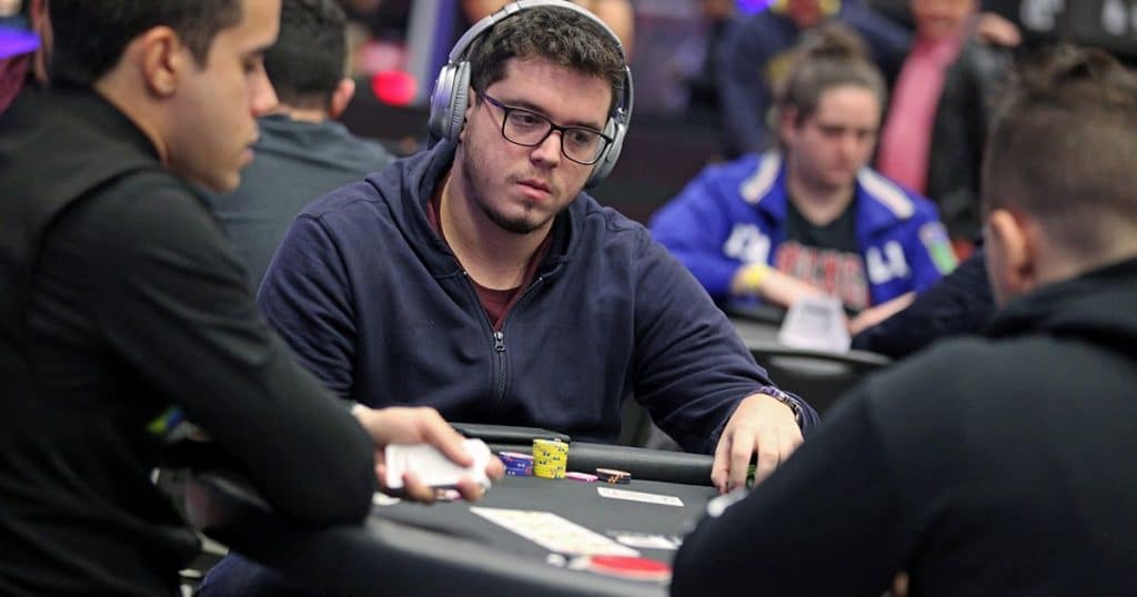 Simao fue el mejor cazarrecompensas en un Super High Roller colmado de tiburones