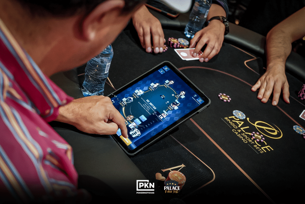 Jugar poker en línea… ¿mientras se juega en vivo?