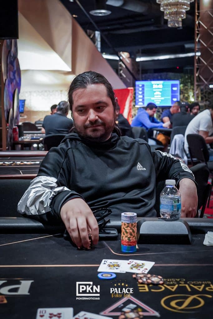 Nahum Villa lidera a los 11 clasificados del Día 1A del Main Event con 358.000