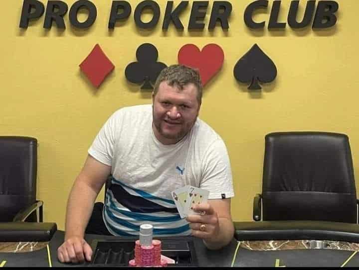 Giraldo hace sonar la cumbia en los clubes de poker de Montevideo