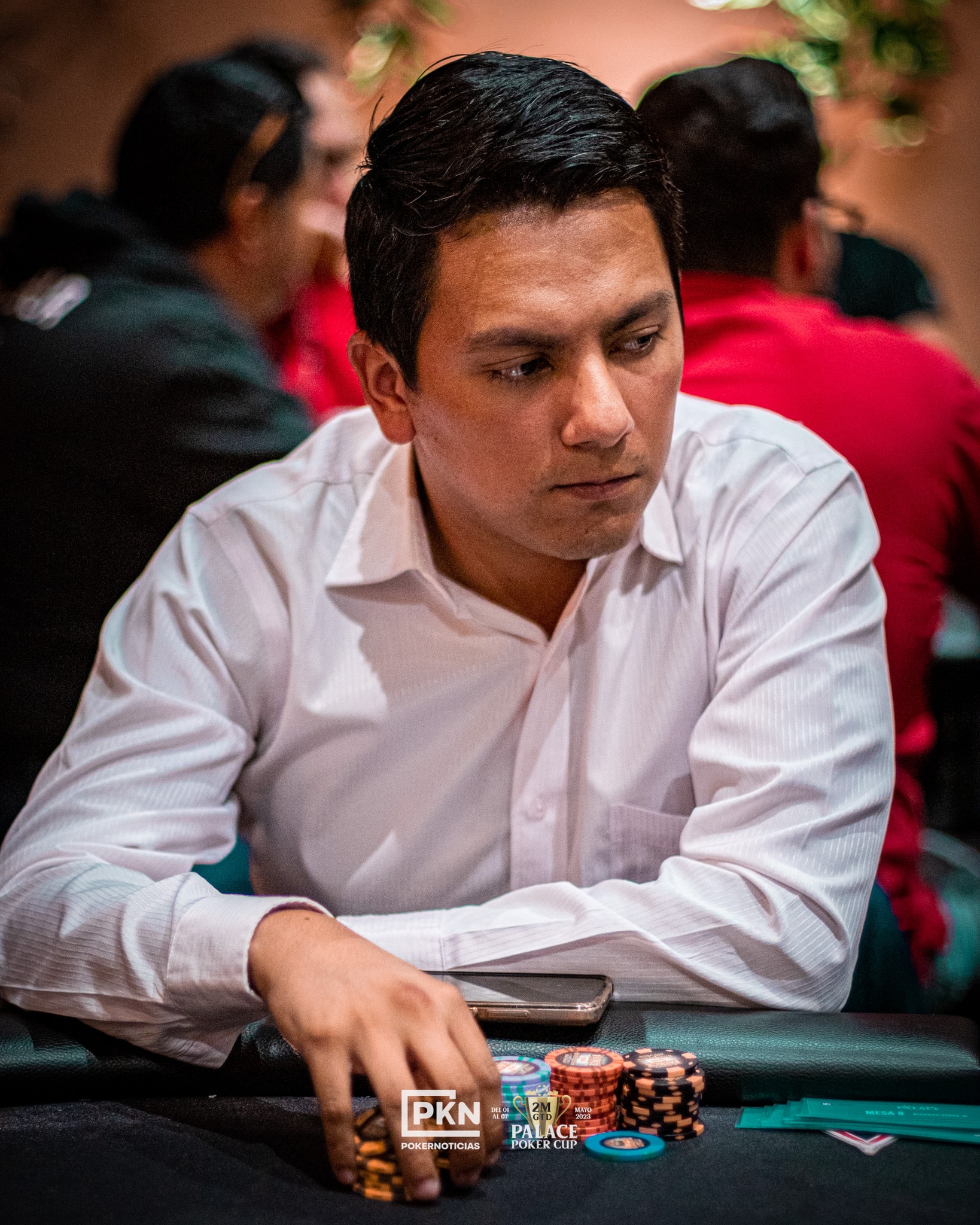 Luis Mellado lidera a los 18 clasificados del Día 1B en el High Roller. Bogar Rojas comanda el Main Event 1A
