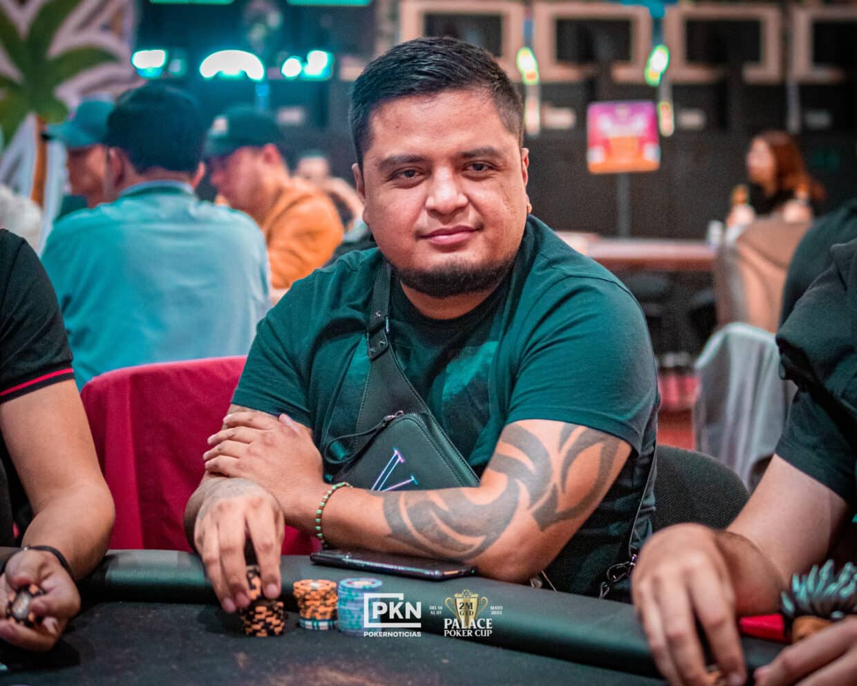 Alberto Villanueva lidera con 419.000 a los 39 clasificados del Día 1D en un Main Event que superó su garantizado.