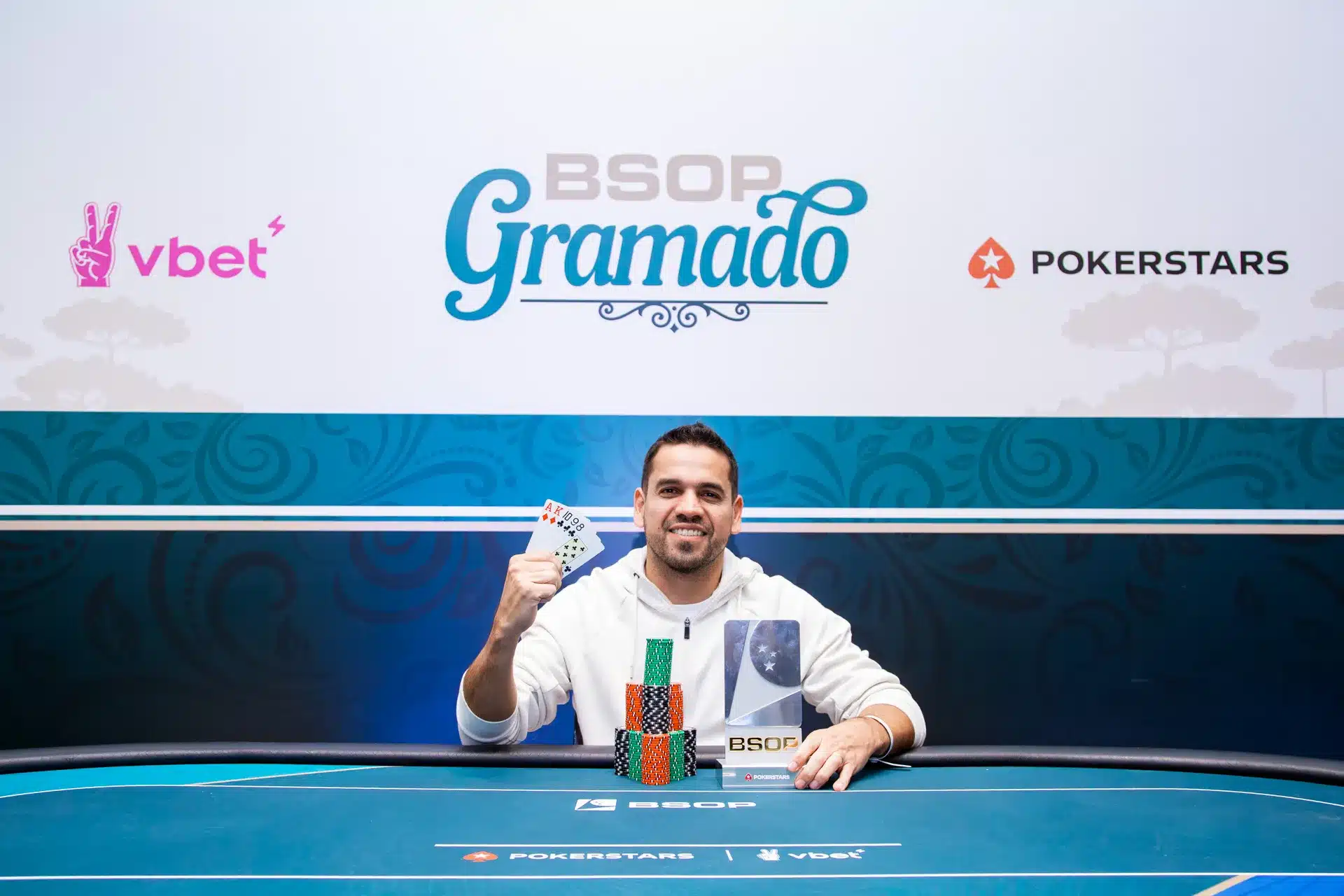 Manzano rompió la hegemonía de los anfitriones en las BSOP Gramado, al coronarse en el PLO Dealer’s Choice