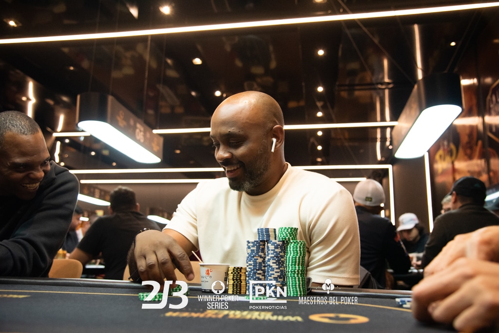 Hincapié mantuvo el dominio local entre los Maestros del Poker, con su liderato en el vuelo 1B del Open