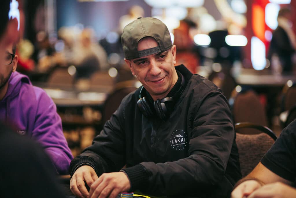 Inicia el Día 2 del Main Event en la KSOP Camboriú / Itají: Bruno Ramos lideró el Día 1G con 302.000 puntos.