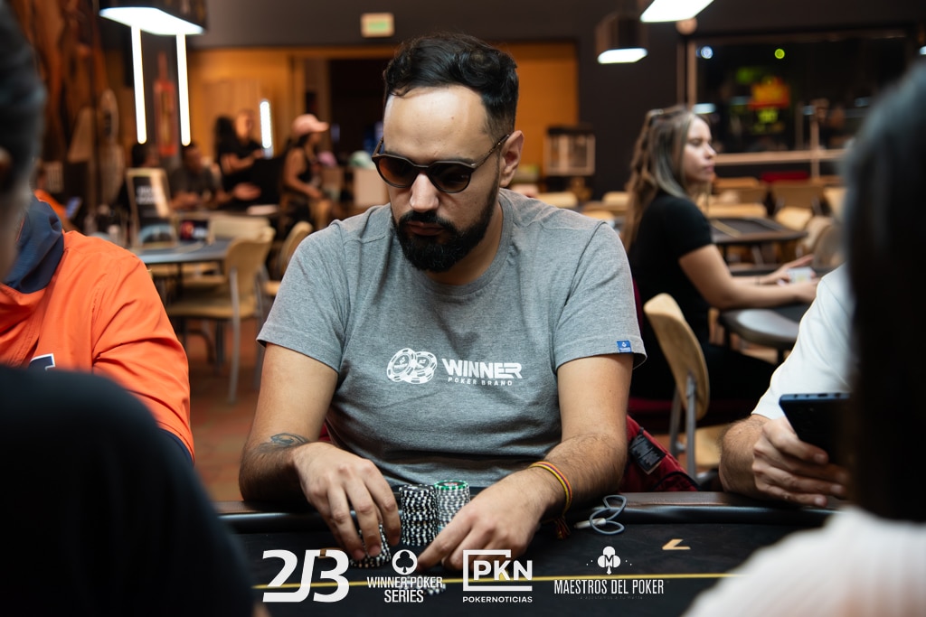 Herrera y Fares guiaron los vuelos 1E y 1F en el afanoso camino hacia el Día 2 del torneo central de las WPS Medellín
