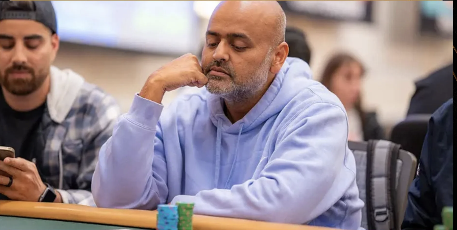 Dejó sus fichas solas en el Main Event de la WSOP para ir a ver películas