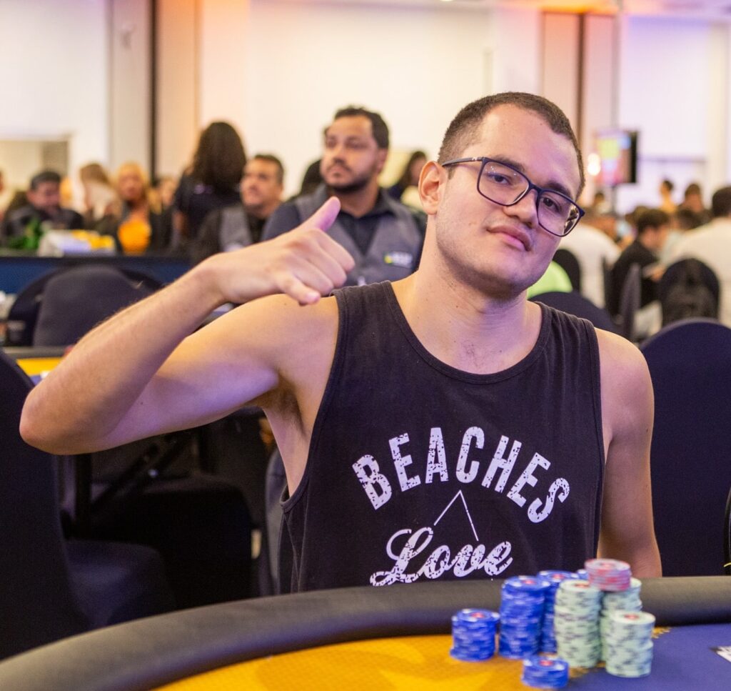 Carlos Serrano lidera la mesa final en el High Roller de la BSOP Costa do Sauípe