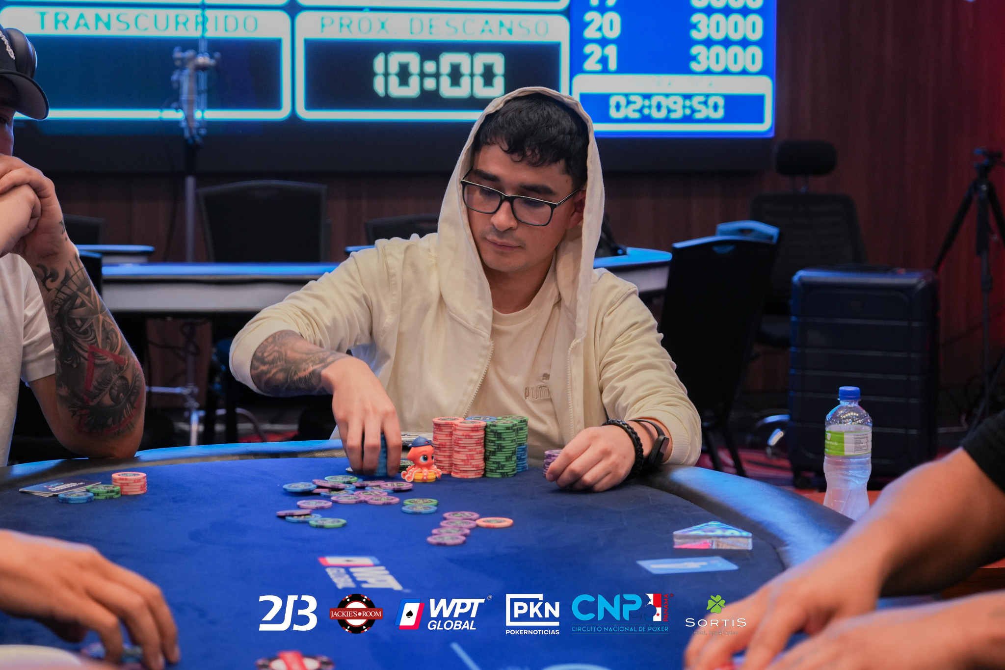Sergio Andrade lidera a los 21 sobrevivientes del Main Event del CNP Panamá