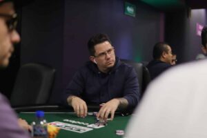 Jugadores destacados en acción. – Evento Principal – LAPT Mexico, Día 1C