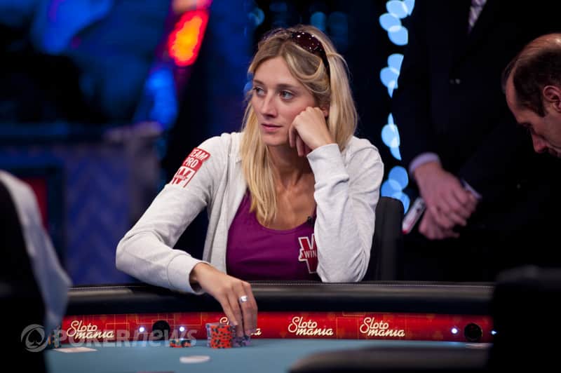 Kristen Foxen hizo historia al conseguir el 13º lugar en el Main Event de la WSOP: participación femenina sigue al mínimo con menos de 400 competidoras.