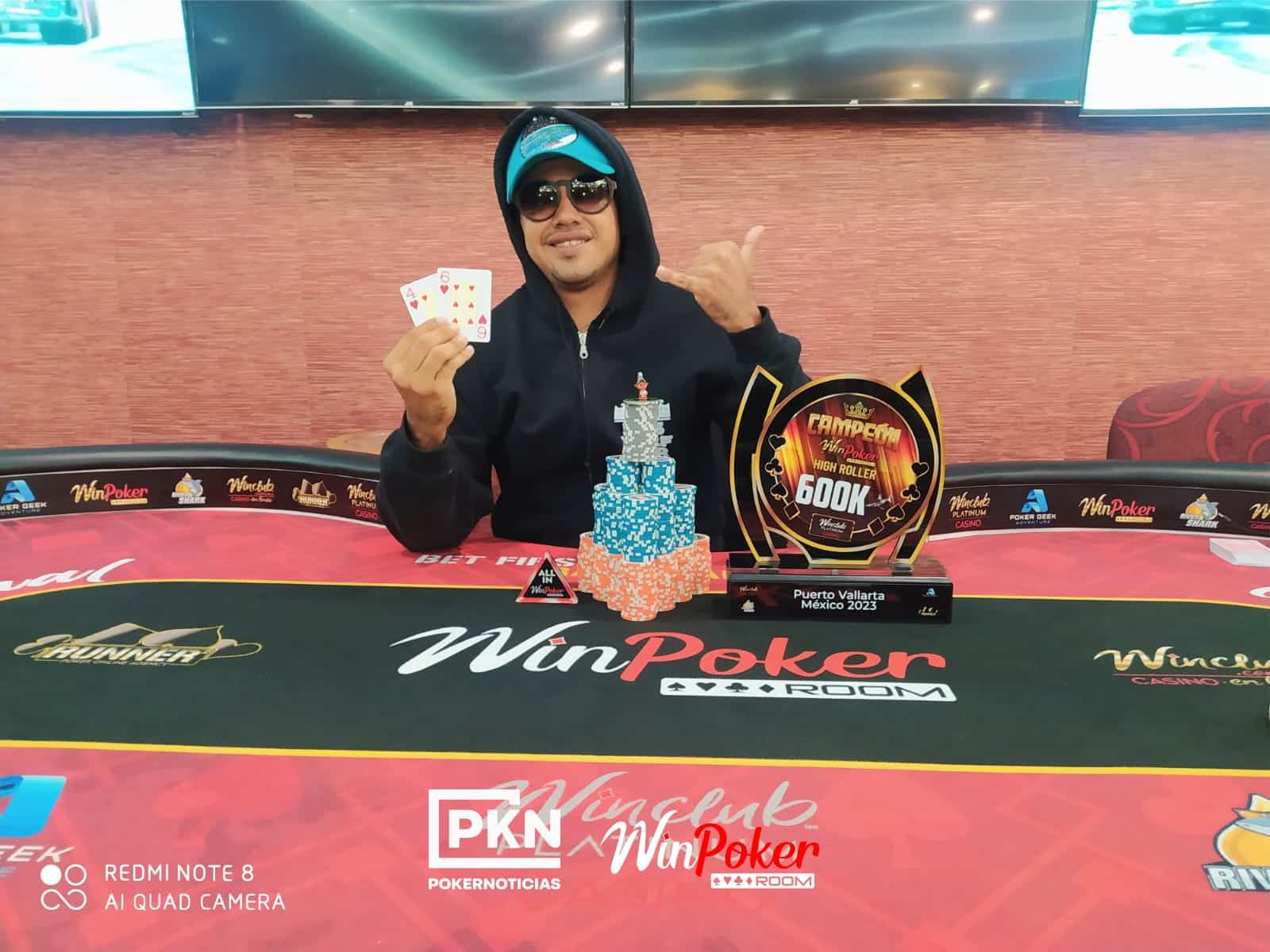 El trofeo del High Roller se quedó en casa: Manuel López se quedó con el trofeo más MXN$155.000 de premio.