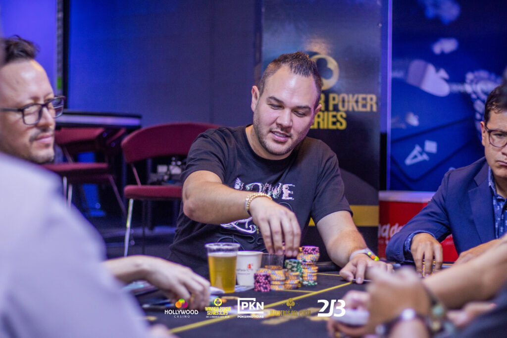 Daniel Hurtado impone dominio en el día 1A del Open de las Winner Poker Series