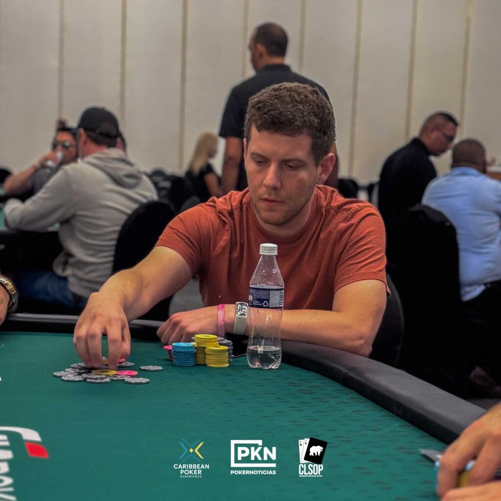 ¿Qué estaba comprando? – Evento Principal – Caribbean Poker Experience, Día 1A – Festival Caribbean Poker Experience