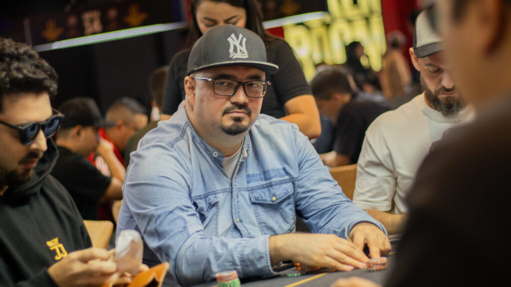 Los pozos comienzan a crecer en la mesa. – NLH Open – Winner Poker Series Medellín 2025 Etapa 2, Día 1A – NLH Open Medellín