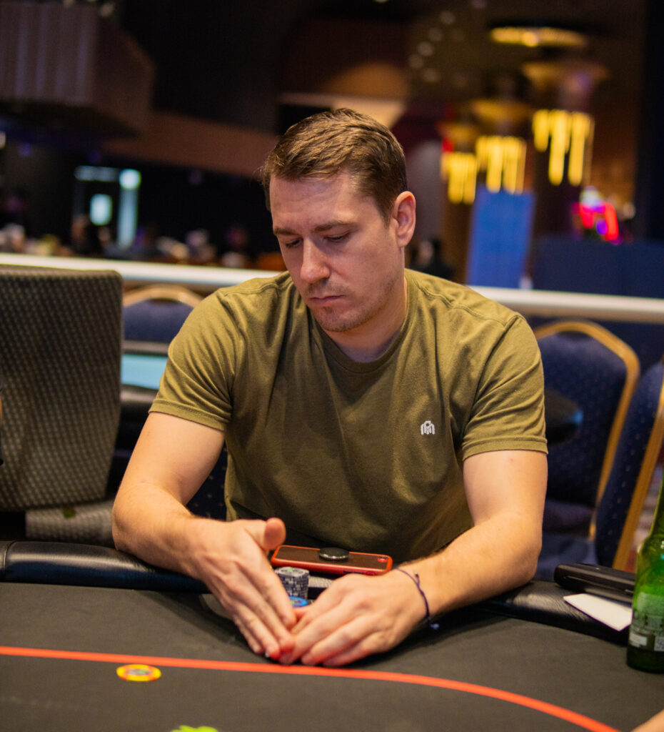 Una dama en la mesa dejó a la otra sin asiento en el torneo – Evento Principal – Jackies Poker Tour