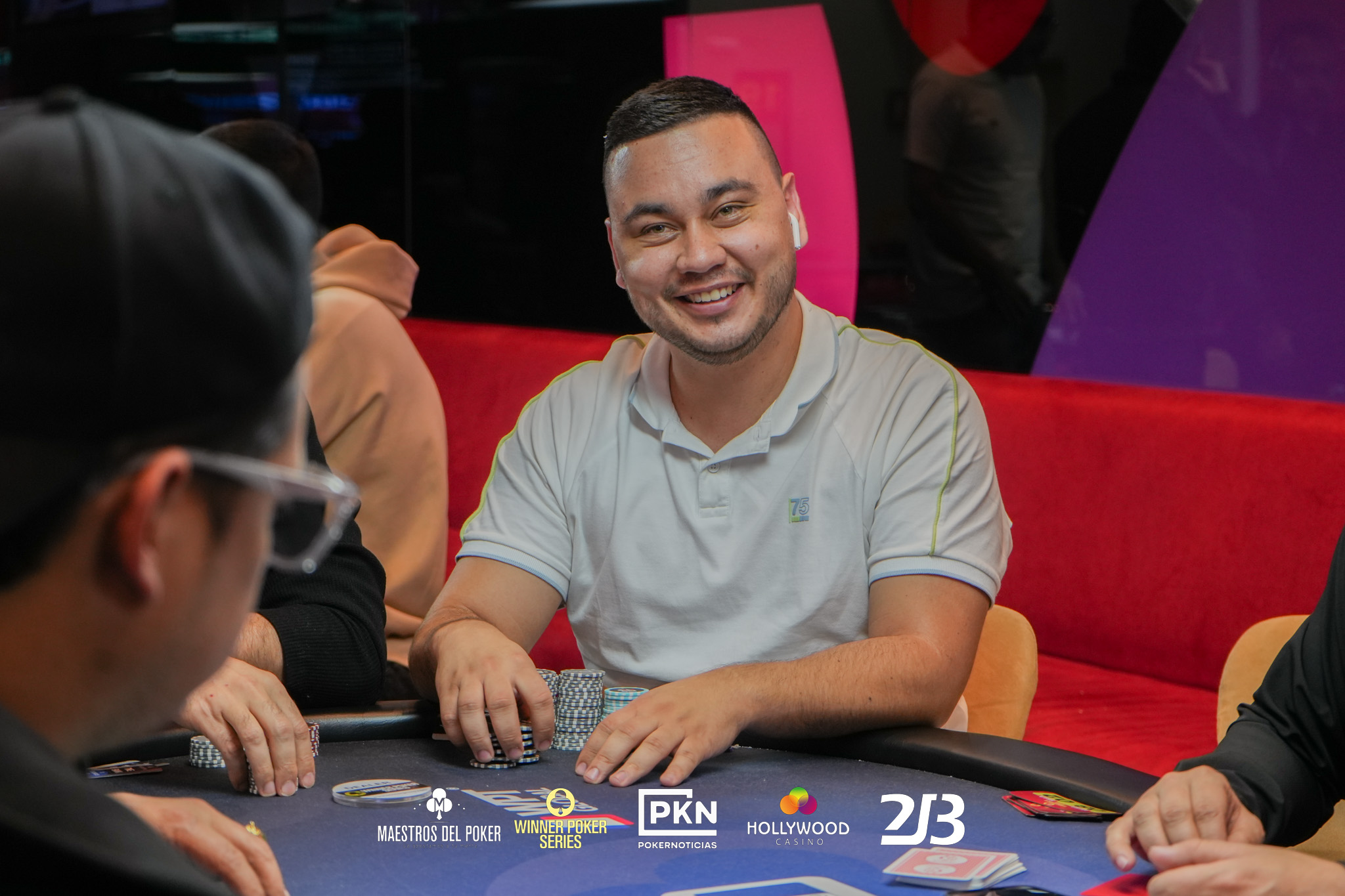 Mateo Amariles lidera los clasificados del día 1A del Main Event de las Winner Poker Series
