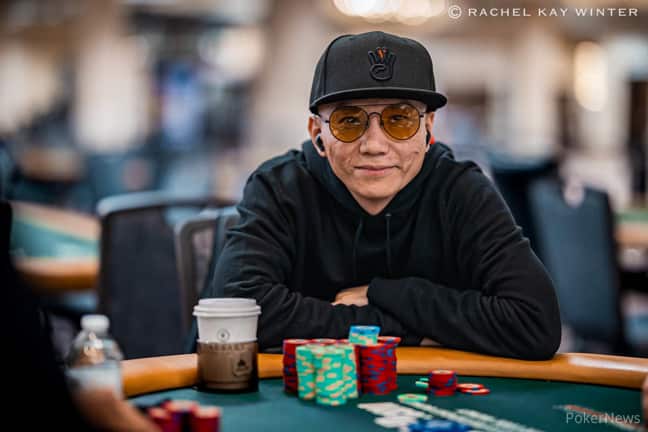 Josué Aguirre lidera a los cuatro latinos que avanzaron al Día 3 en el .000 NLH 6-Handed.