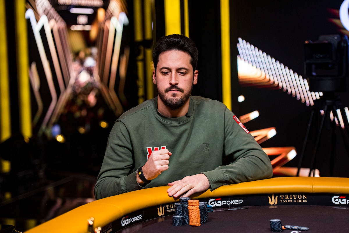 ¿Cuánto dinero ha cobrado Adrián Mateos?