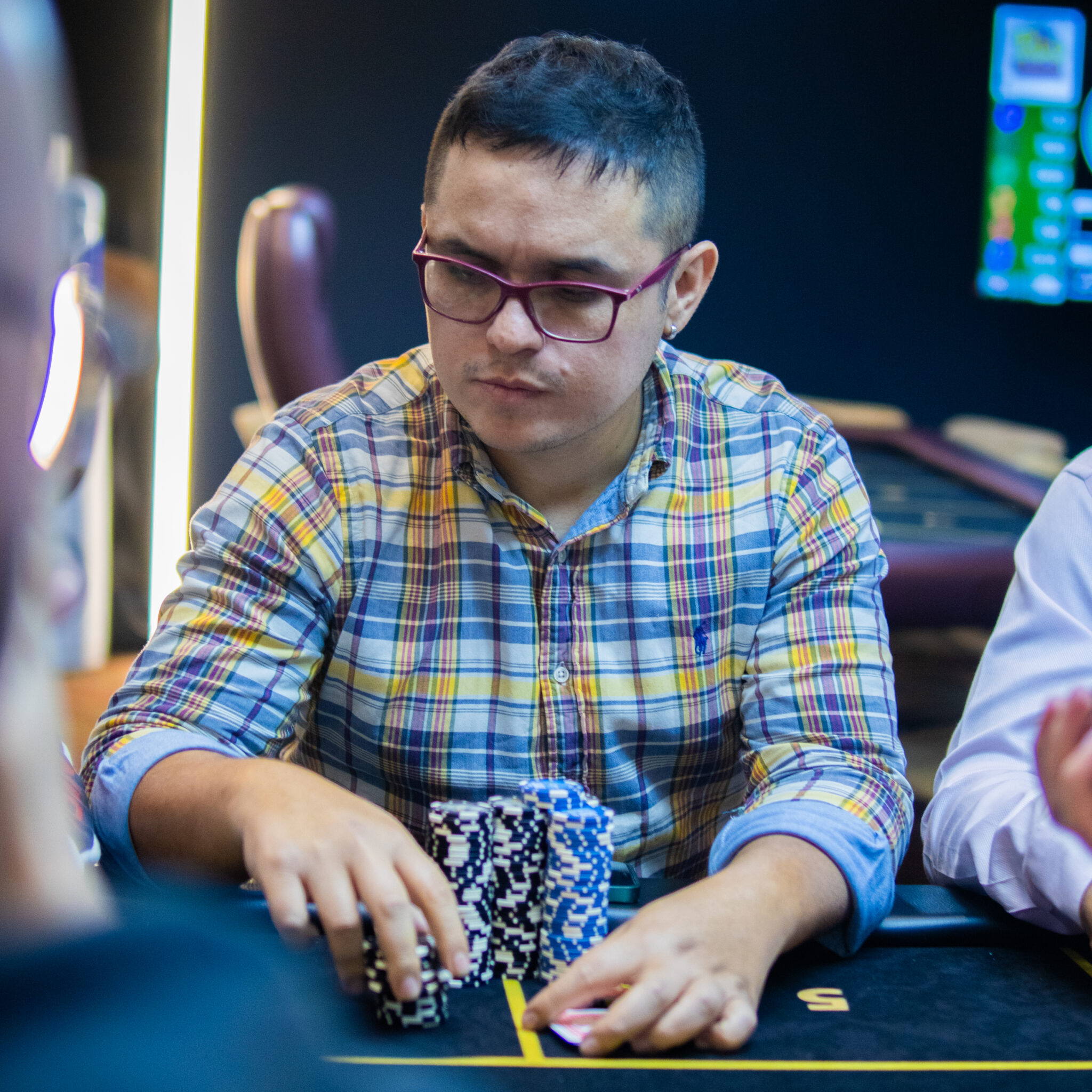 Espitia lidera la avanzada hacia el primer título que se definirá entre los Maestros del Poker