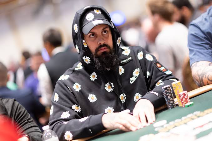 Papo MC ganó su primera carrera antes de sentarse en el Main Event : Le robaron el pasaporte