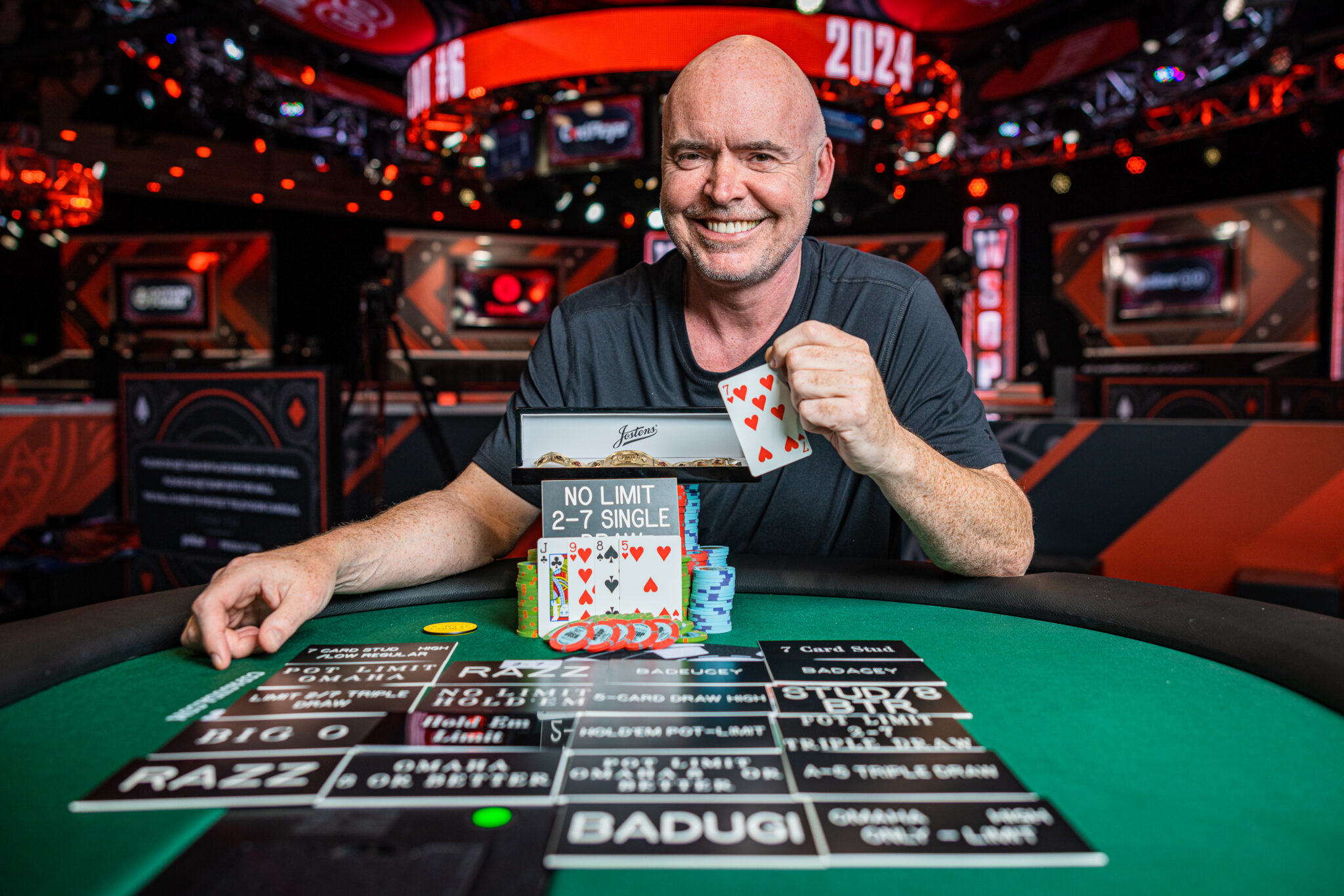 Hennigan logró el séptimo brazalete de su carrera, justo en el séptimo evento de las WSOP