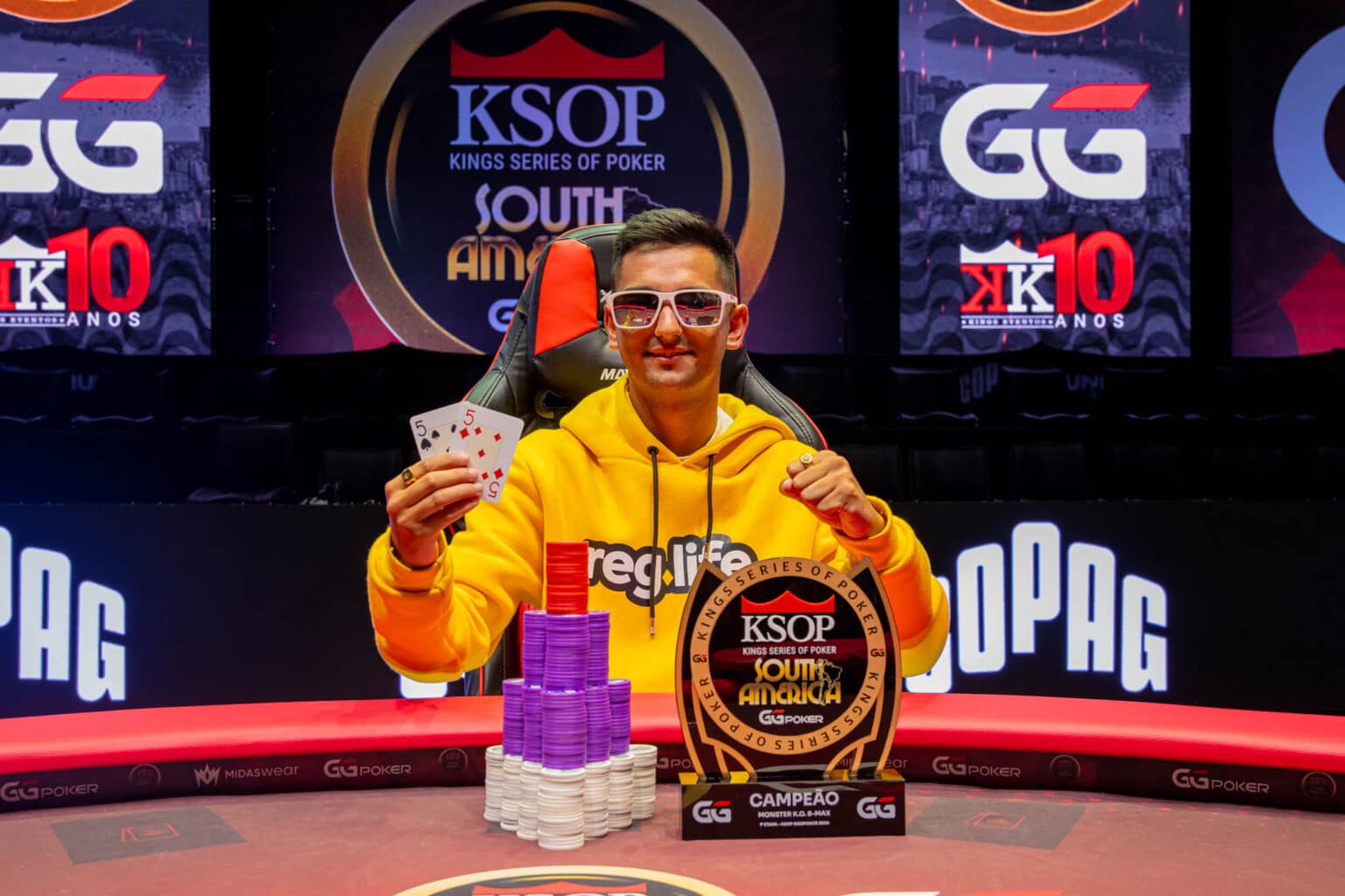 Macchiarelli trepó al cajón más alto del podio que se tomaron los hispanos en el Monster 8-Max Knockout de las KSOP South America