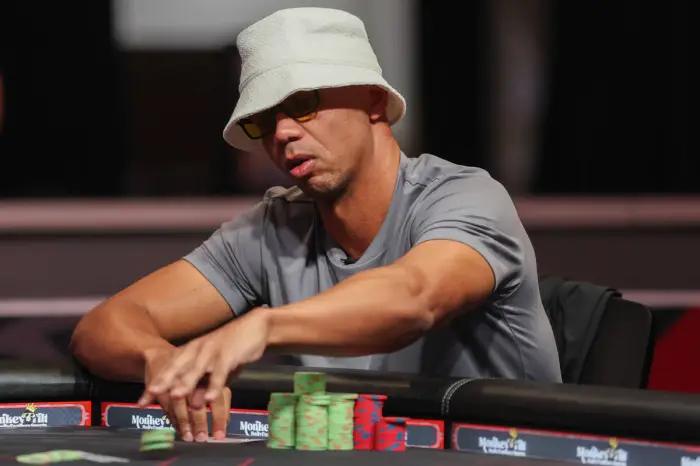 Ivey lucha por su 12° brazalete en la exigente final del US$10.000 Razz Championship