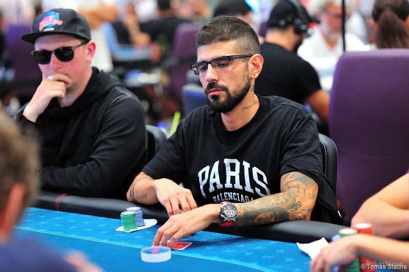 Hoyos fortalece su banca con importantes cobros online, en la antesala de su participación en las WSOP