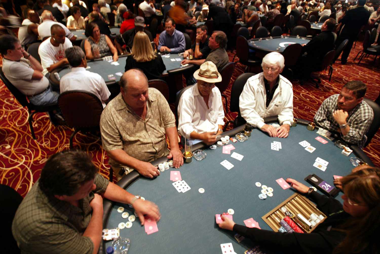 Parte 1: Las Variantes del Poker: Un Universo de Estrategia y Diversión
