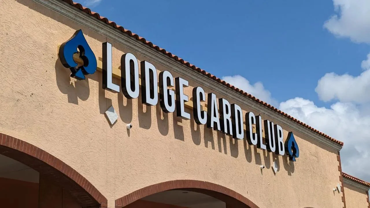 The Lodge Card Club bajo investigación por lavado de dinero