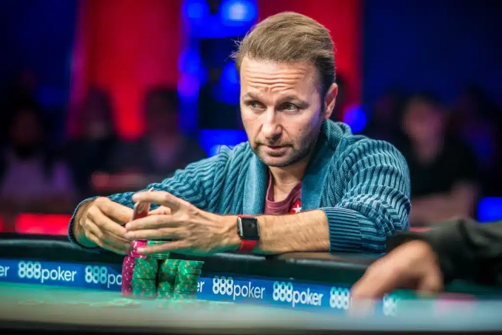 Negreanu vuelve a rozar la historia: Seire le corta el camino hacia su noveno brazalete WSOP