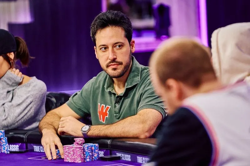 Adrián Mateos suma US$87.000 en el Poker Masters y se afianza en la lucha por la Purple Jacket