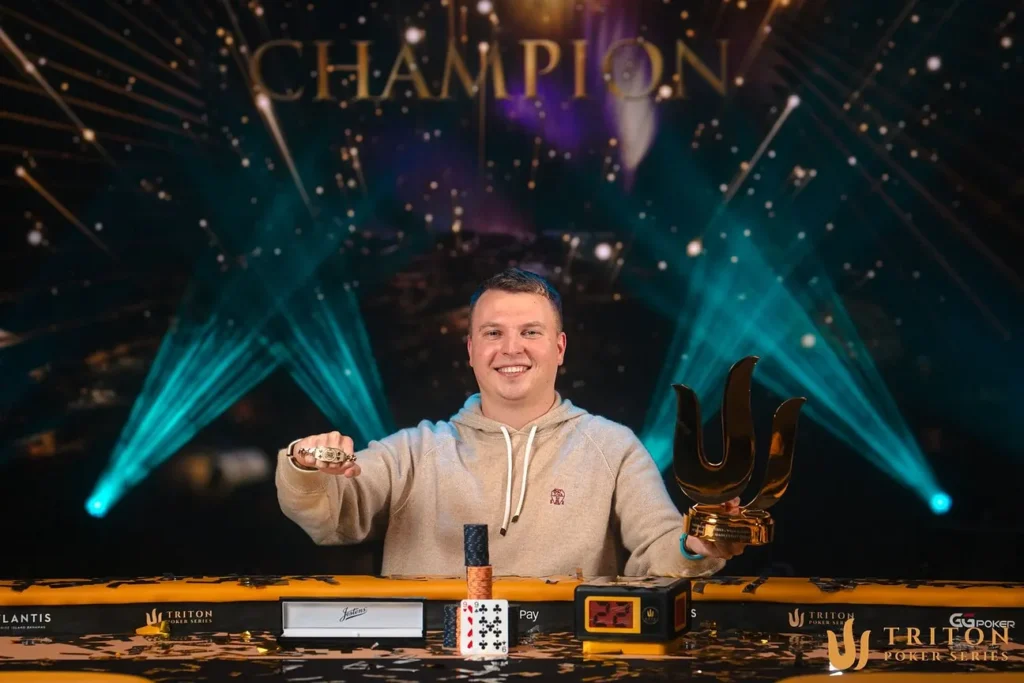 Adrián Mateos lidera la armada hispana en el 100K Triton Main Event de WSOP Paradise