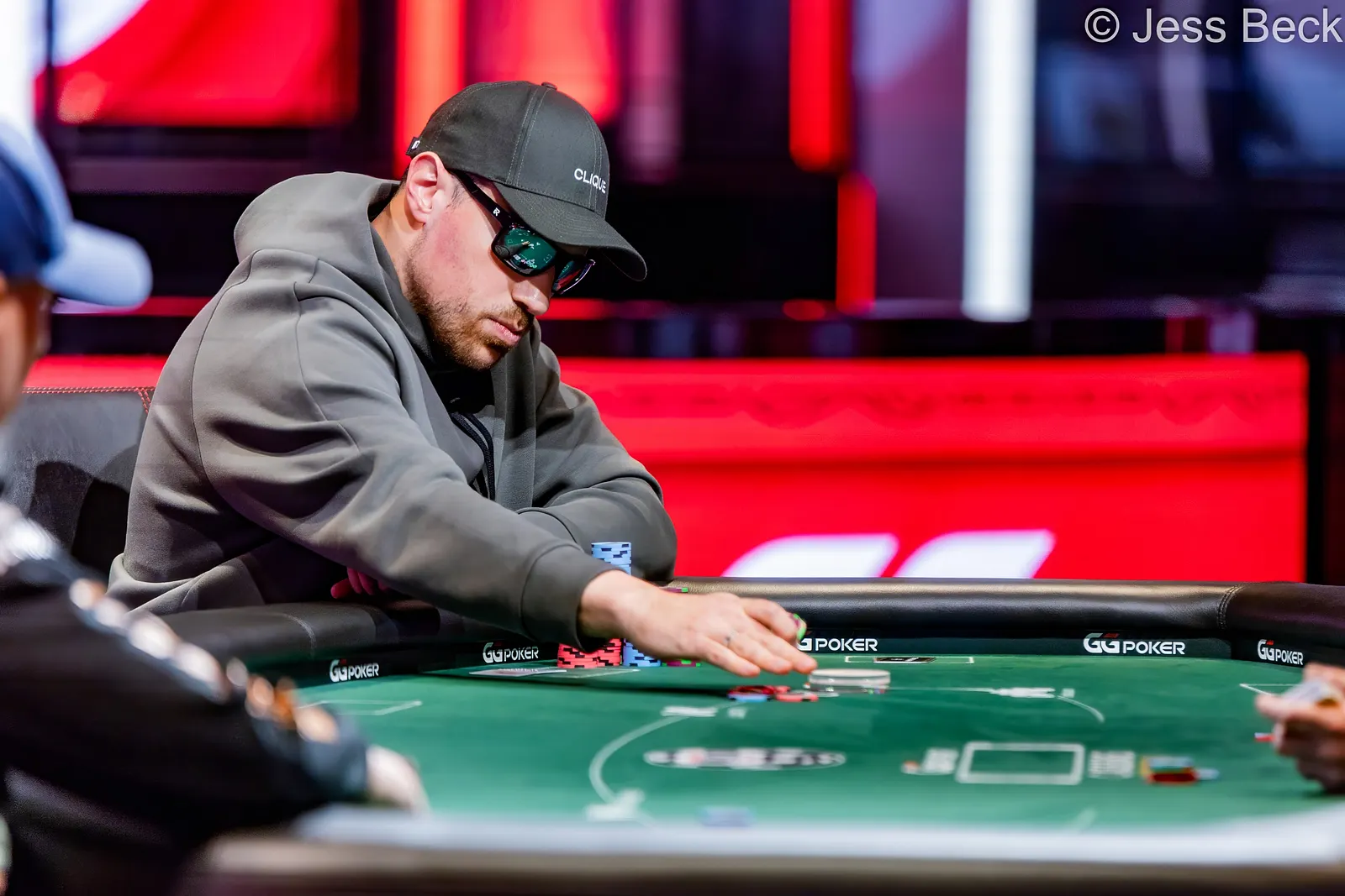 A Artur Martirosian le rompen los ases dos veces seguidas y cae como burbuja del High Roller de US$100.000 en la WSOP 2026